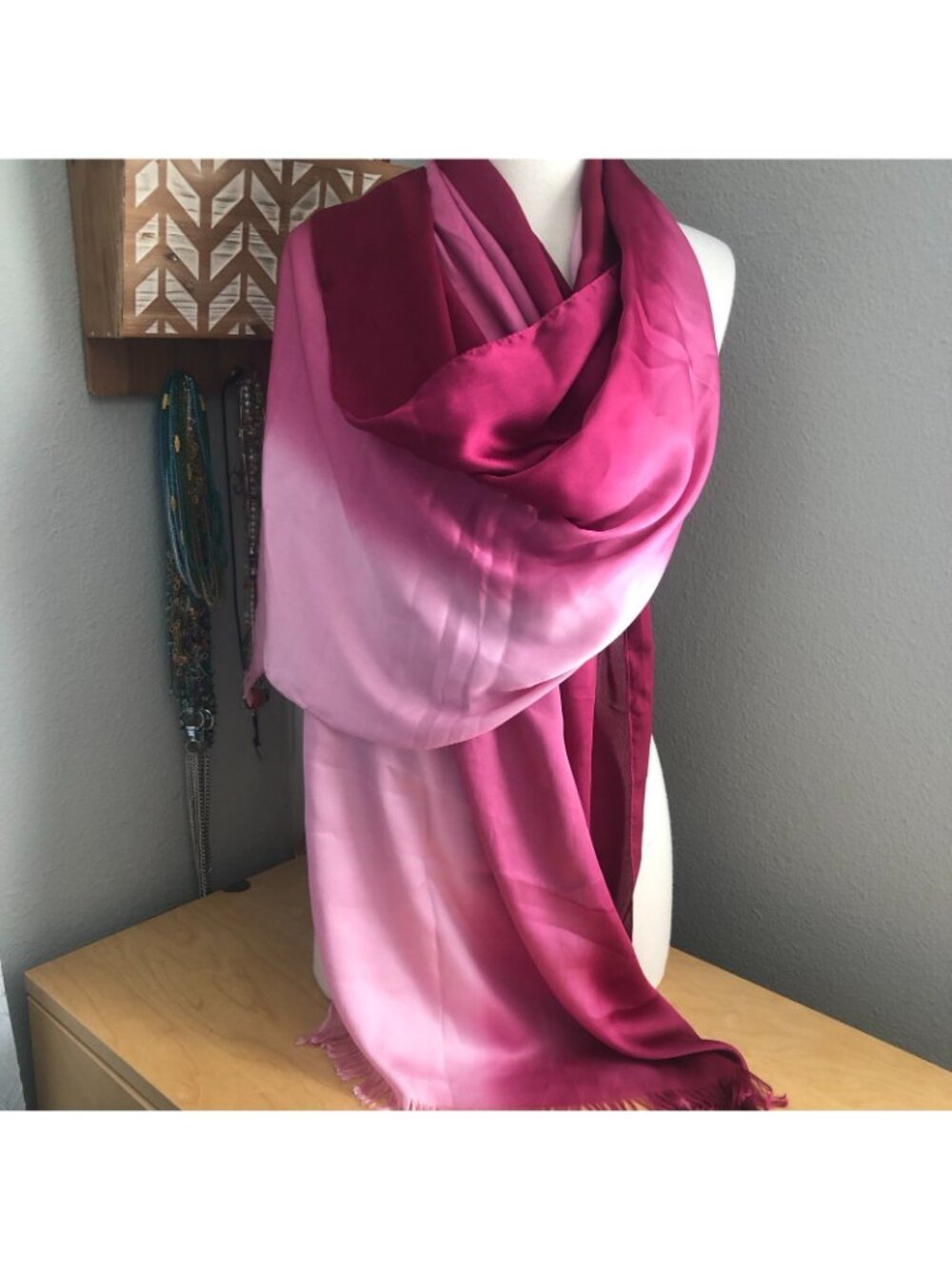 Cejon Wrap Scarf Pink to Maroon Unisex Sarong Beachy Satin Raw Hem 72" x 20" - Picture 4 of 5
